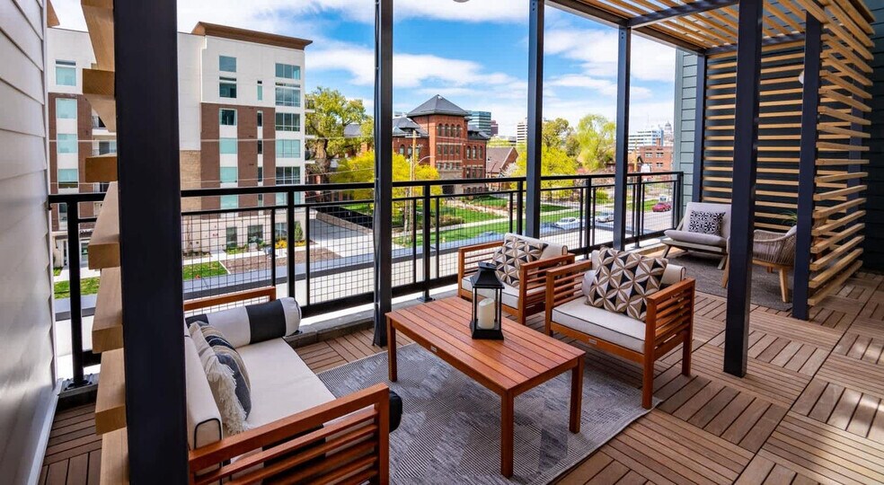 Building Photo - 385 S 400 E