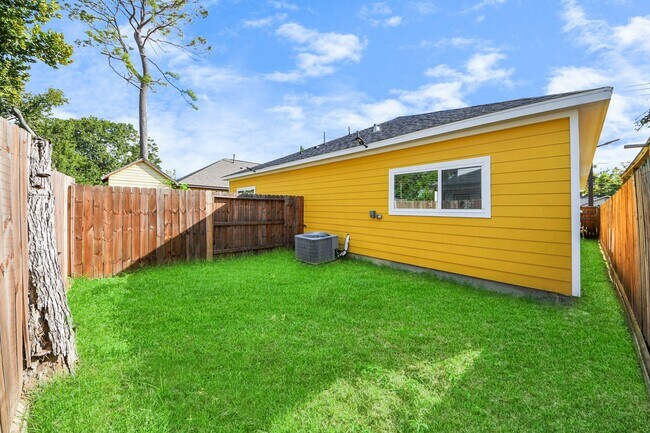 Building Photo - 6827 Mcwilliams Dr