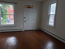 Building Photo - 116 E Main St