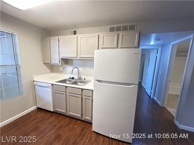 Building Photo - Beautifully updated 1-bedroom, 1-bath upstairs unit in a peaceful gated community!