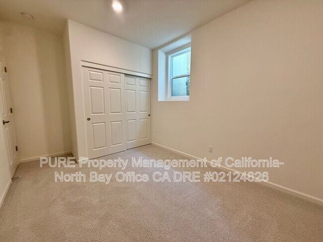 Building Photo - 6 Jasper Ct