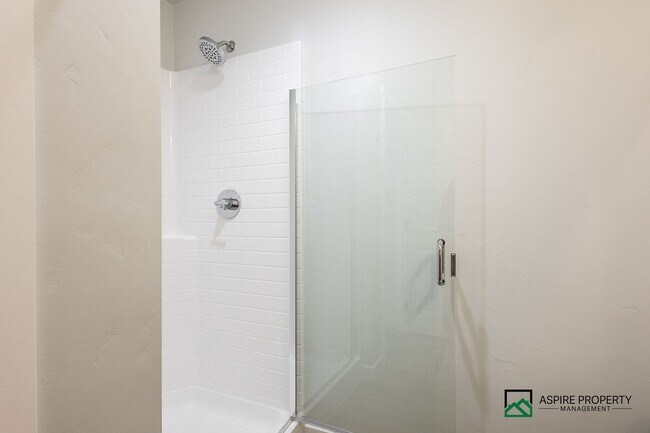 Building Photo - Brand New 5 Bed 3 Bath home 2600sf+ and a 3 car garage