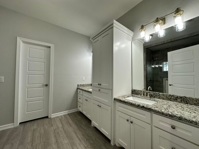 Building Photo - 1763 The Park Dr