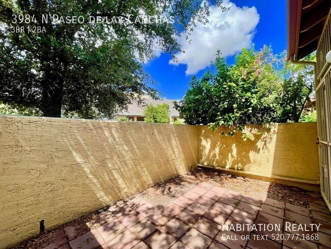 Building Photo - 3984 Paseo de Las Canchas