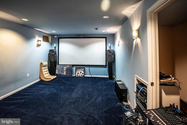 Building Photo - 9571 Linnett Hill Dr