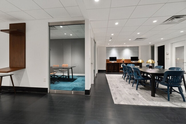 Building Photo - 10 Hanover Square