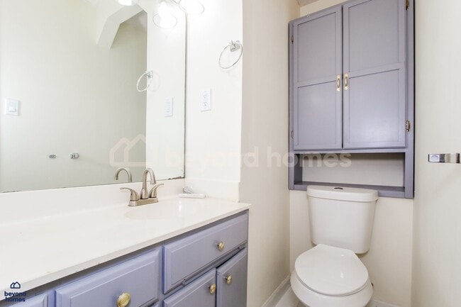 Building Photo - Charming & Move-In Ready Home in Hickory Hills!
