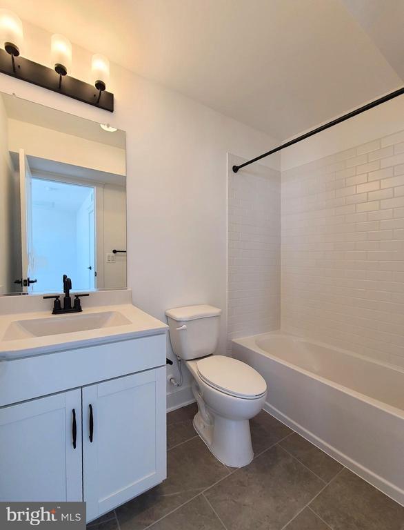 Building Photo - 5046 Bigleaf Rd