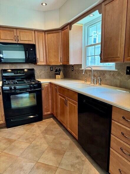 Building Photo - 5509 Rinker Cir
