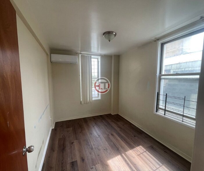 Building Photo - 2956 Paine St