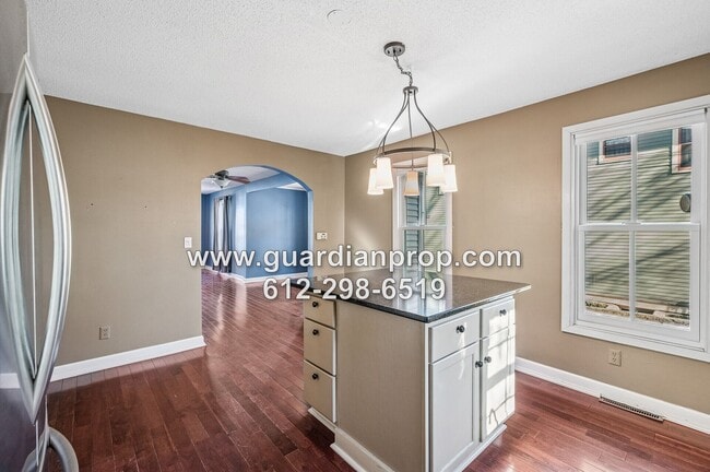 Building Photo - House Near Downtown Stillwater Available N...