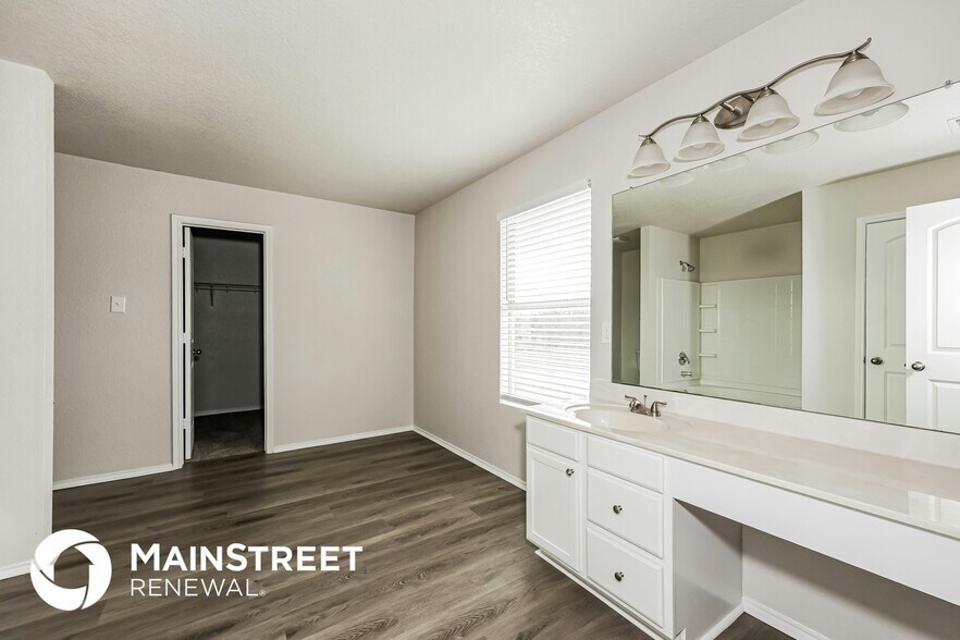 Building Photo - 7004 Sylvan Meadows Dr