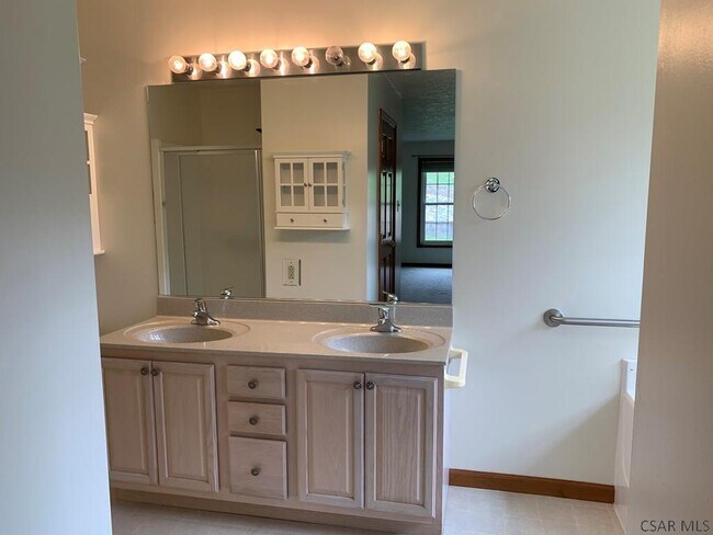 Building Photo - 133 Anderson Ln