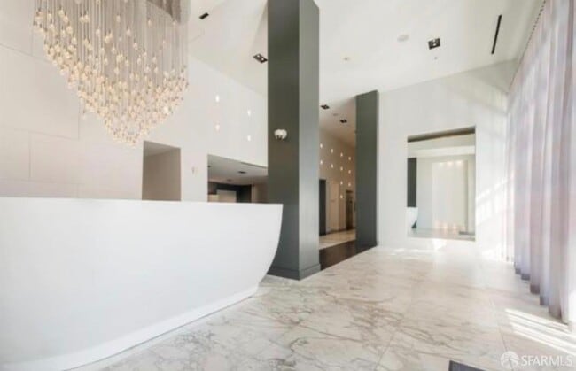 Building Photo - 555 4th St