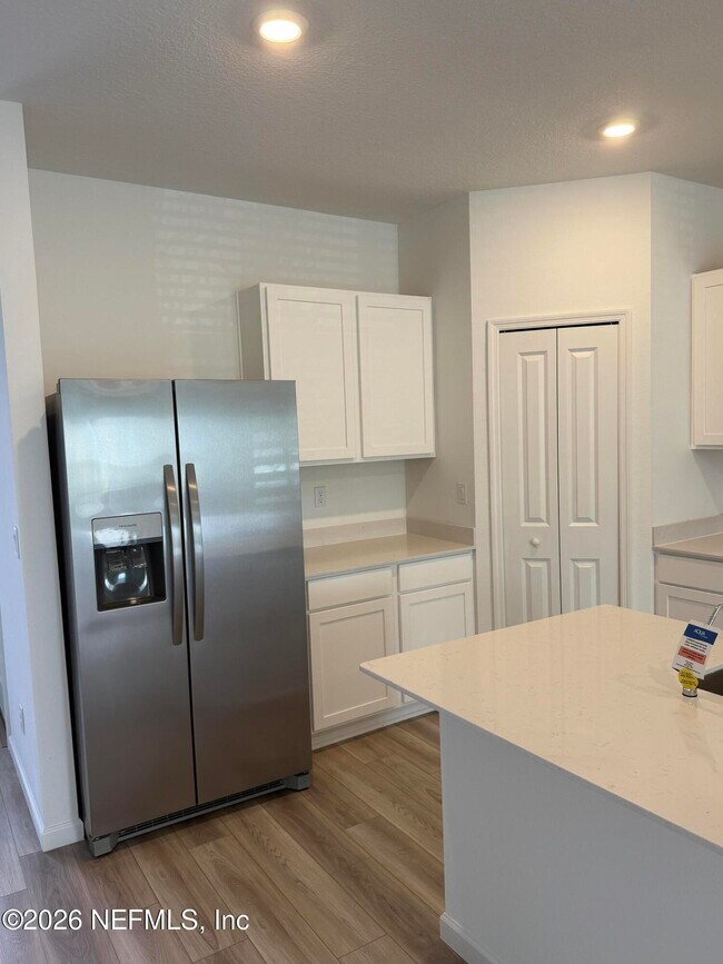 Building Photo - 3978 Mid Century St