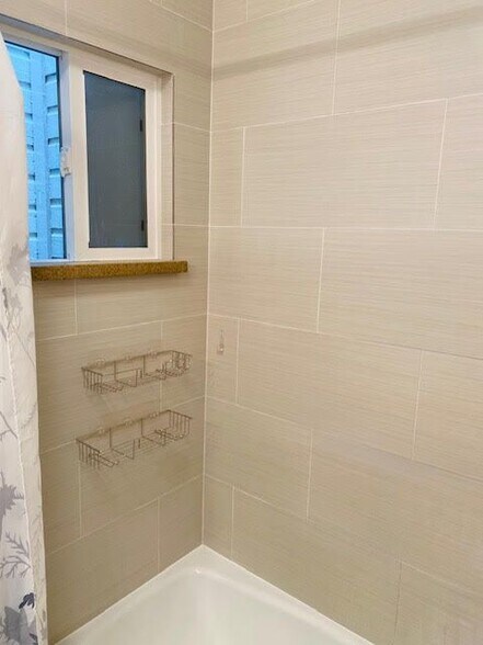 Building Photo - 550 43rd Ave