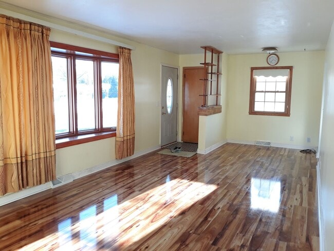 Building Photo - One level living *4Bed*2Bath Single Family Home. Available May 1!