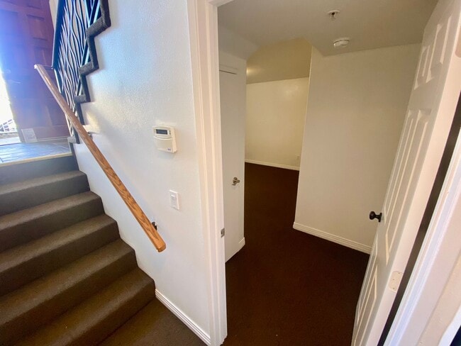 Building Photo - Spacious 4 Bed, 3 Bath Townhouse in Torrance $3,850