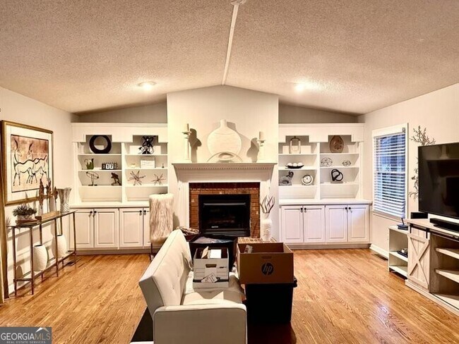Building Photo - 2805 Pine Hill Dr