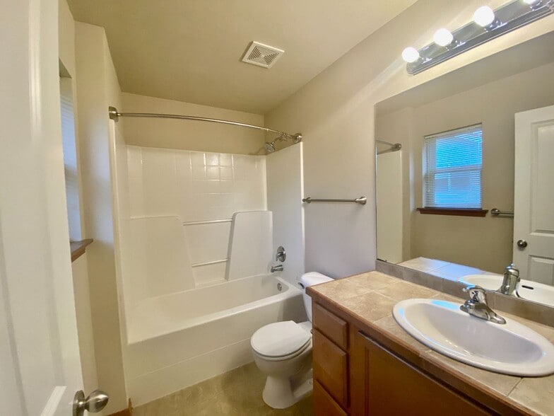 Building Photo - Lynnwood Home