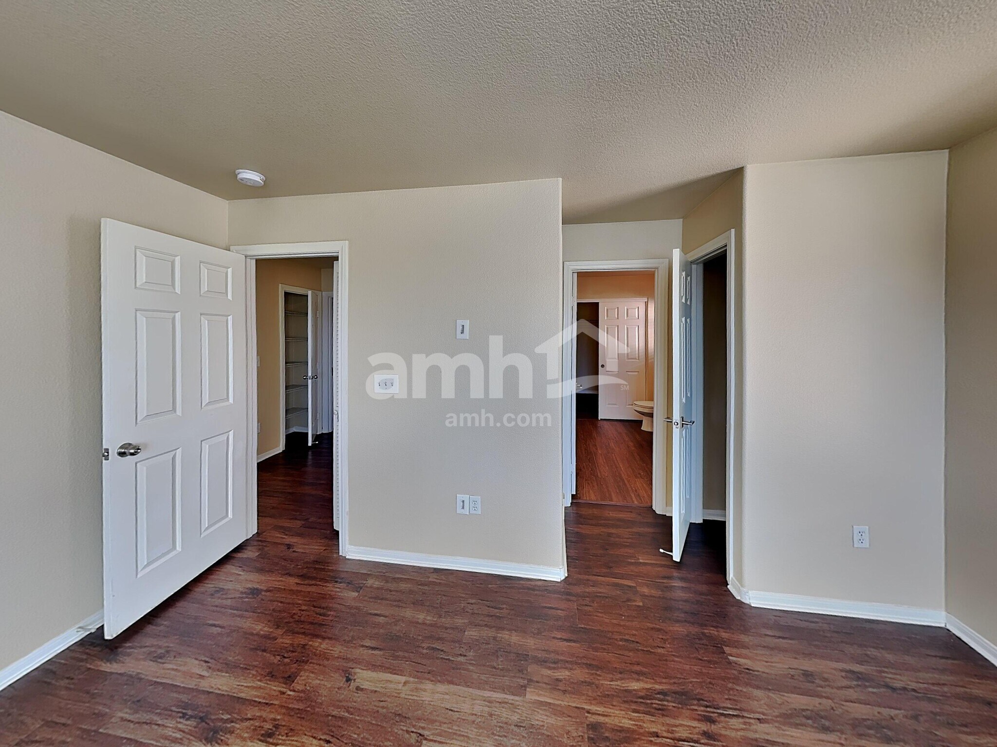 Building Photo - 10819 Hawthorne Berry St