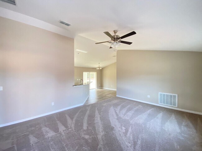 Building Photo - Custom Home - Desirable SW Ocala Neighborhood 3/2/2 **WON'T LAST**