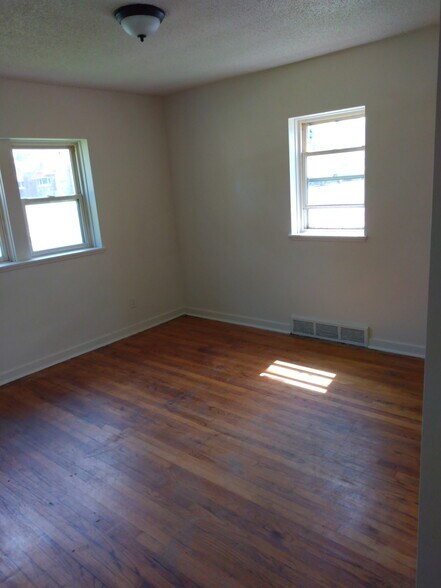 Building Photo - 4646 Towle Ave