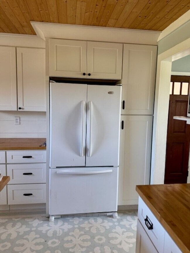 Building Photo - Charming 3BR House in Madisonville