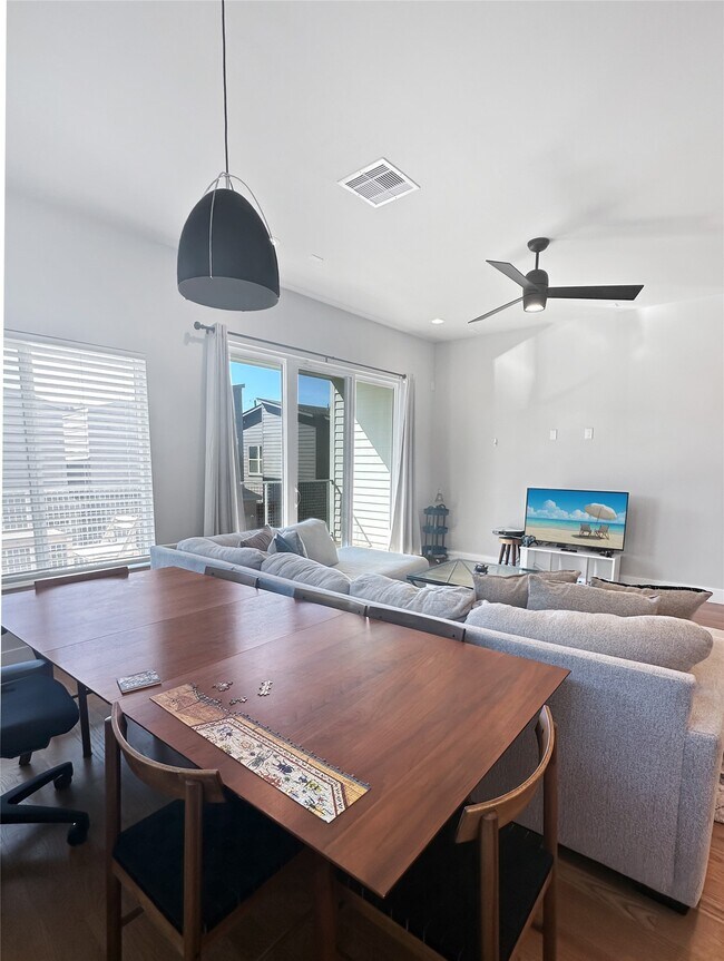 Building Photo - 4702 Oats St