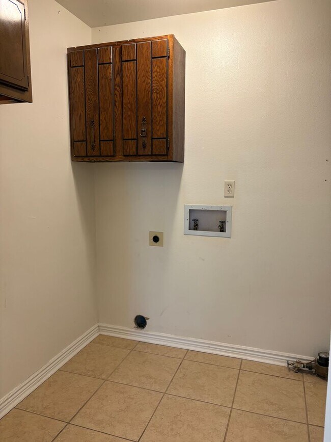 Building Photo - Amazing 1 Level Home in popular Southwest ...