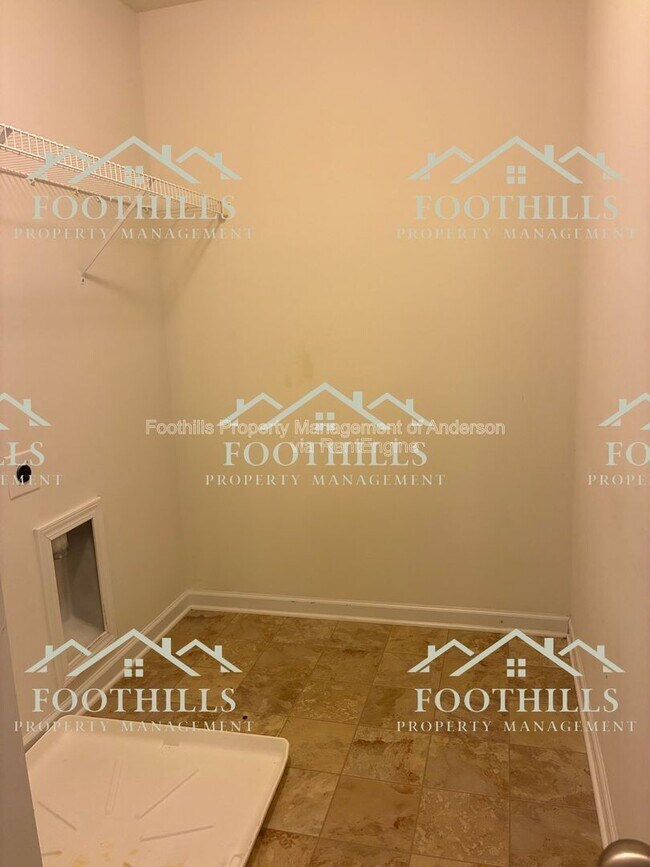 Building Photo - 31 Ravencrest Dr