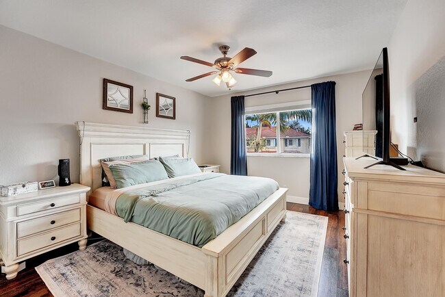 Building Photo - 3008 N Evergreen Cir