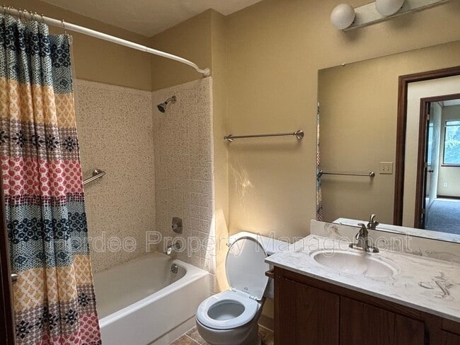 Building Photo - 9903 W Westview Dr