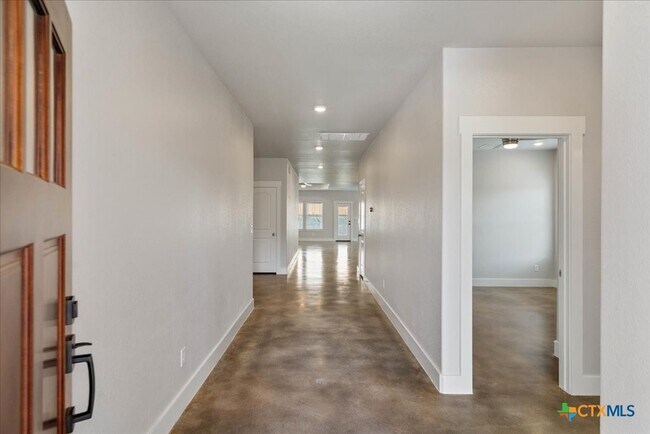 Building Photo - 223 Timberline Dr
