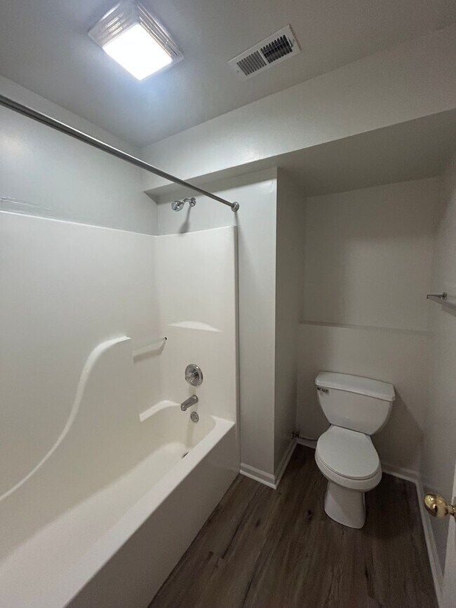 Building Photo - Chesterton Townhome: 2 bedroom 1.5 bath