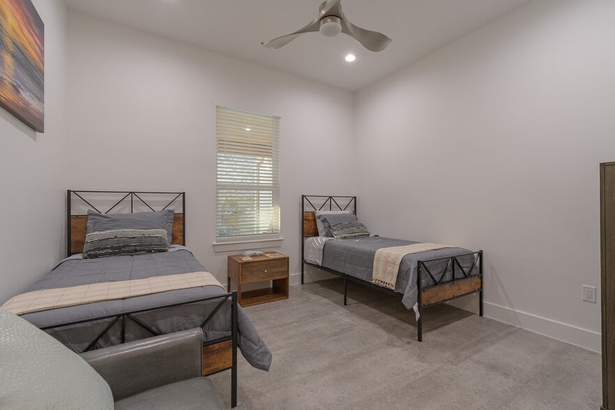 Building Photo - 21404 Lonesome Ct