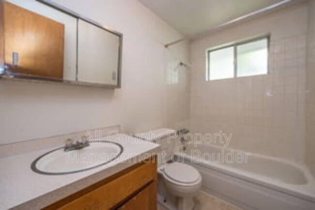 Building Photo - 1523 Lashley St