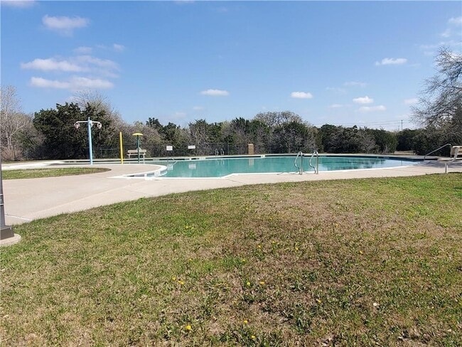 Building Photo - 645 Sierra Mar Lp