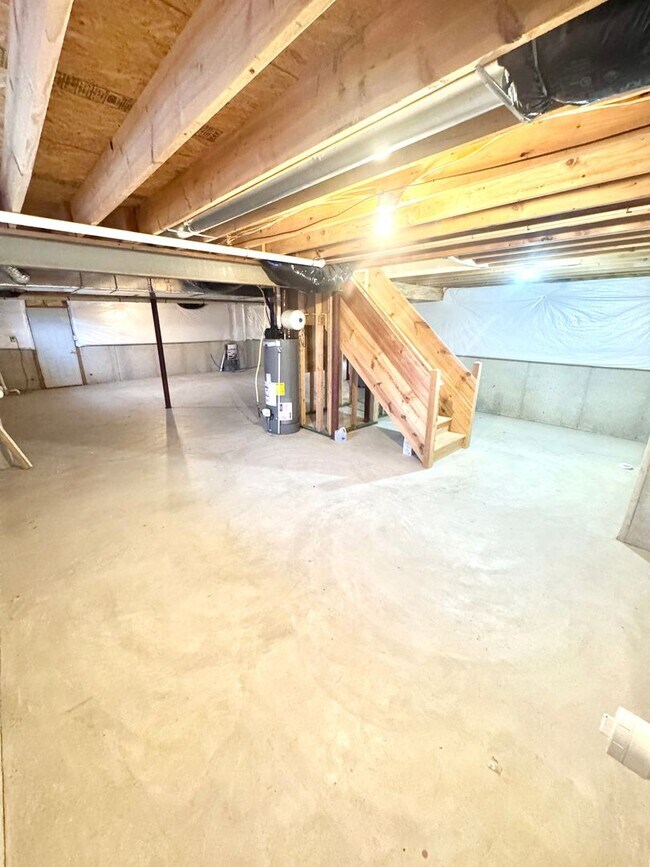 Building Photo - FIVE BEDROOMS in PARKLAND SCHOOLS!