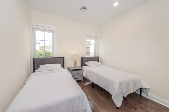 Building Photo - 1610 51st St