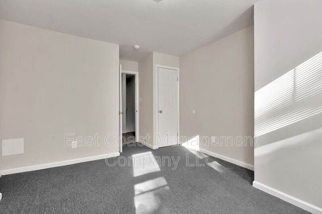 Building Photo - 425 N Curley St