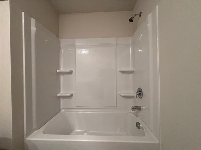 Building Photo - 219 Stoneybrook Dr