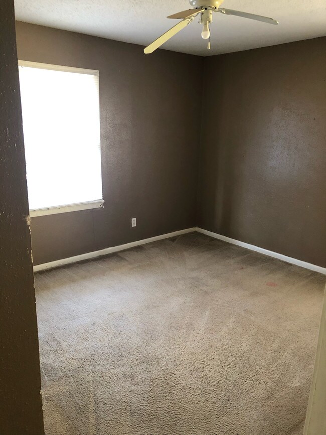 Building Photo - 1204 Waller Ave