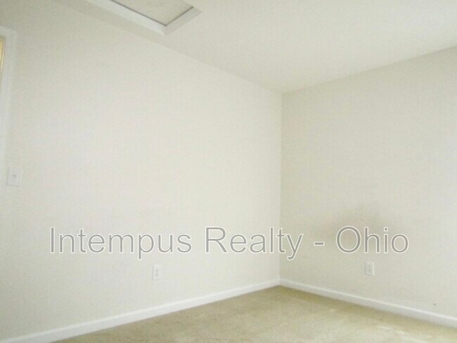 Building Photo - 2844 Hillstone St