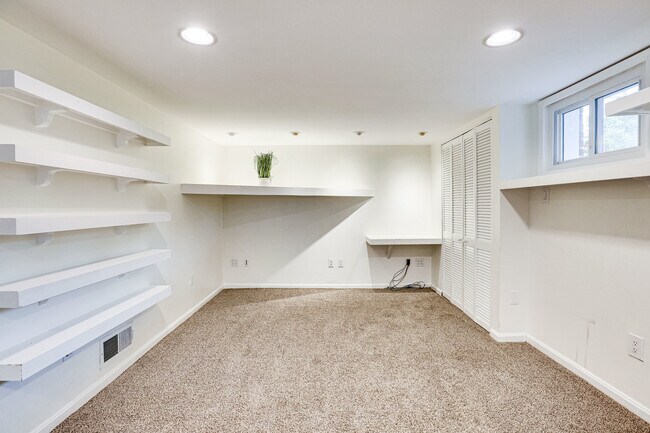 Building Photo - 5610 Wilson Blvd