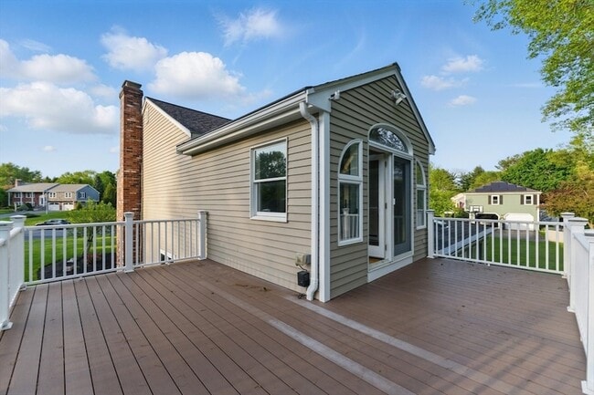 Building Photo - 121 Indian Meadow Dr