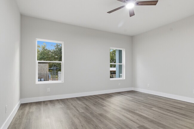 Building Photo - 2205 E 148th Ave