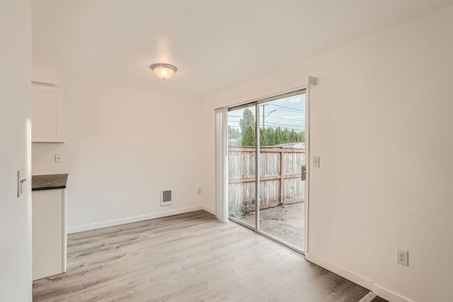 Building Photo - 2025 C St SE