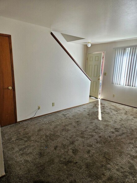 Building Photo - 1600 Fischer Ave