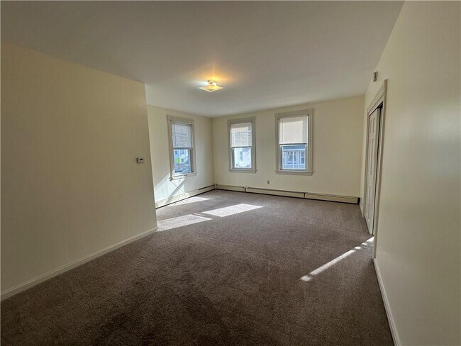 Building Photo - 6 Russell Ave